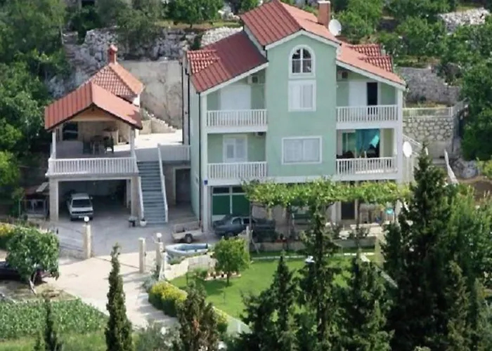 아파트 In Croatia Near Adriatic Coast *