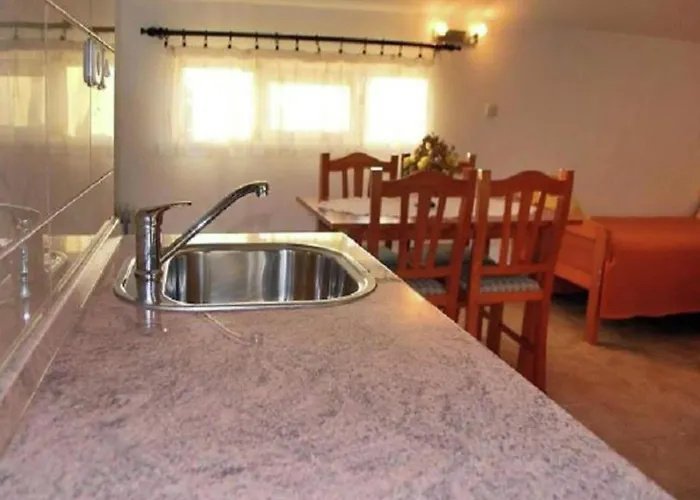 In Croatia Near Adriatic Coast 플로체