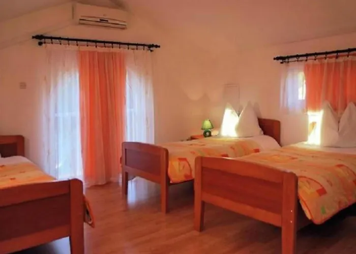 In Croatia Near Adriatic Coast 플로체